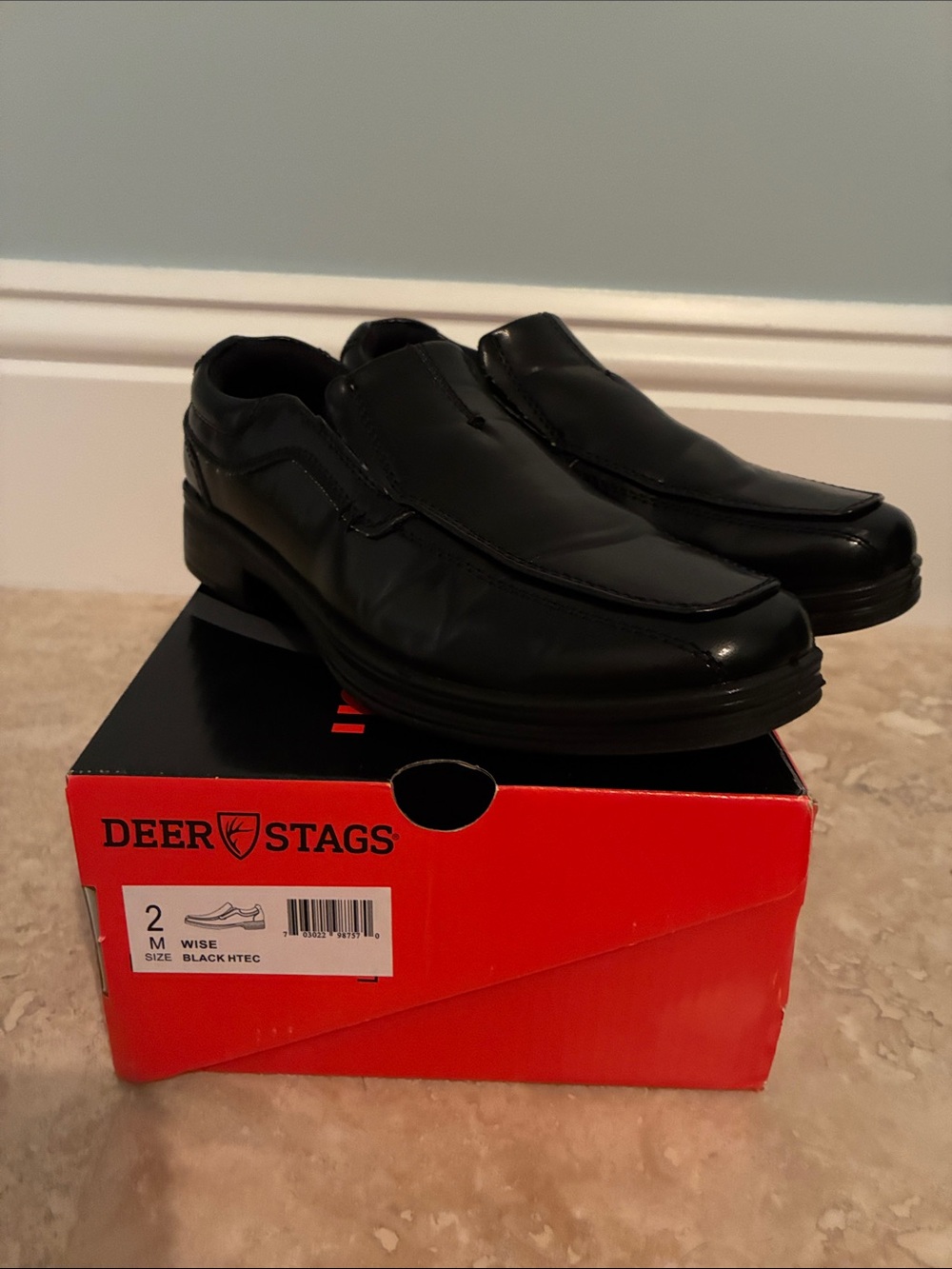 Deer Stags Black Slip-On Dress Shoes “Wise” size 2